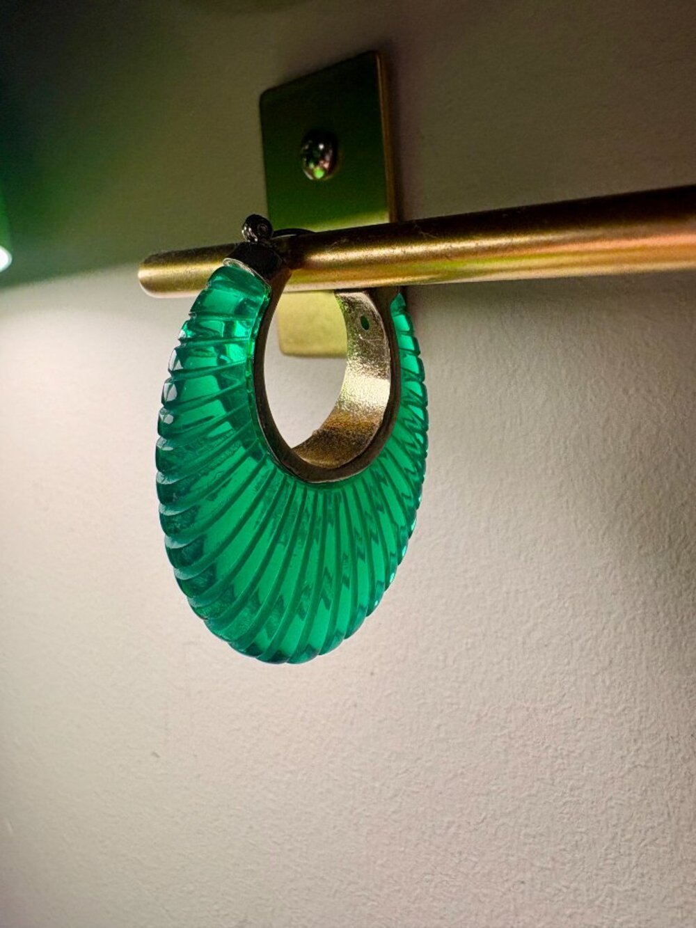 Vintage Carved Hoop Earrings in Emerald Green and Gold - Picture 3 of 3